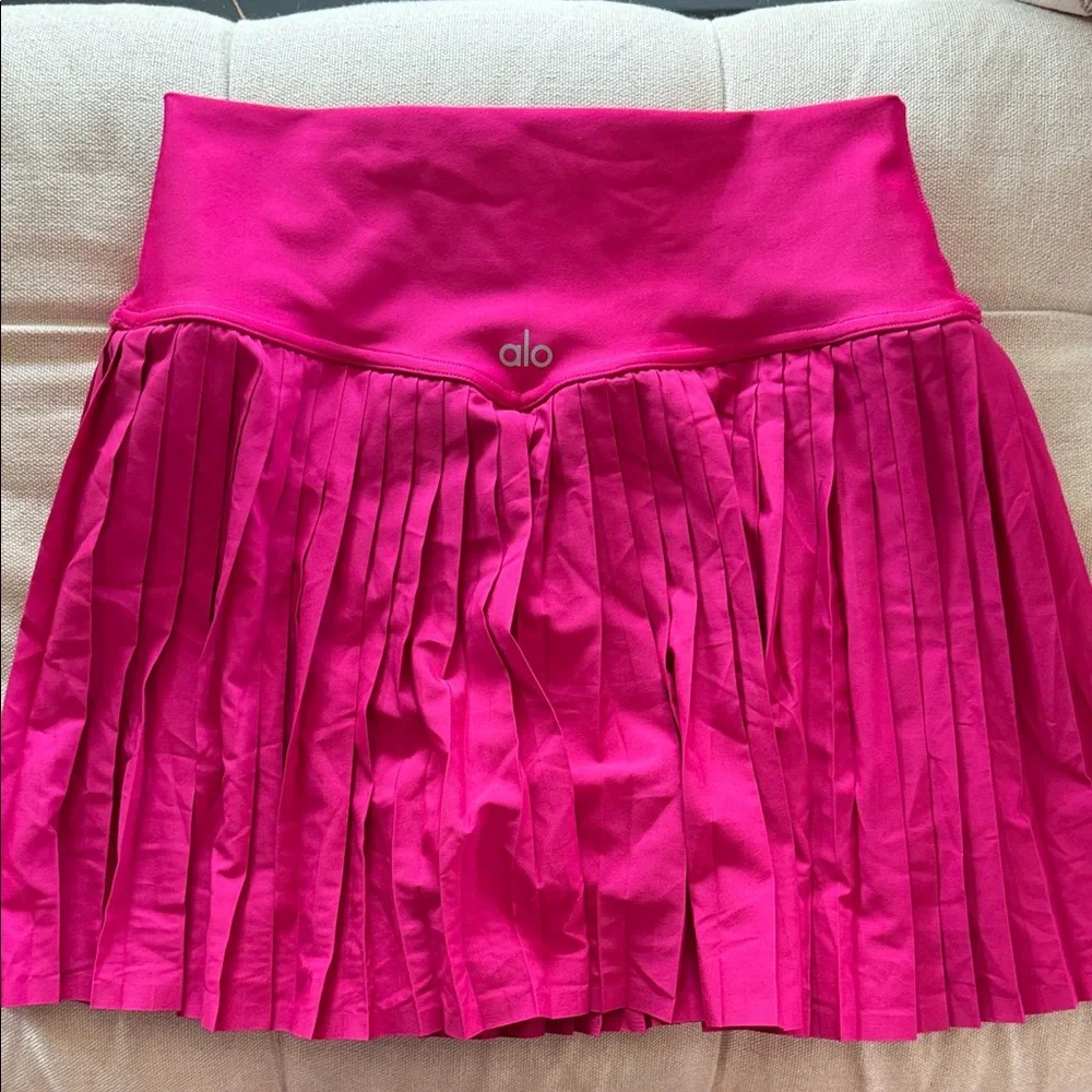 ALO Yoga Fuchsia Pleated Mini Skirt - Picture 3 of 3